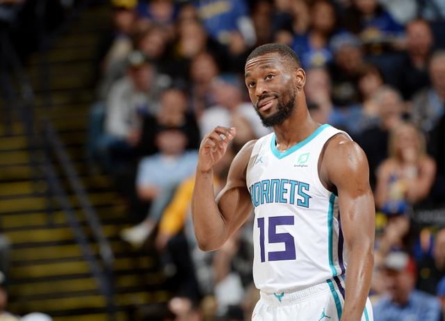 借助人物关 借助人物关